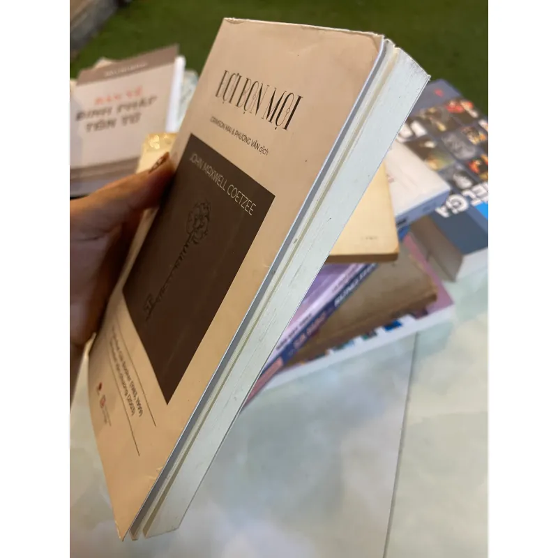 ĐỢI BỌN MỌI - JOHN MAXWELL COETZEE  1010289