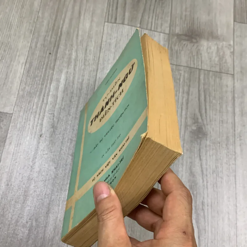 Tự điển thành ngữ điển tích - nhà sách khai trí. 10a2 1025742