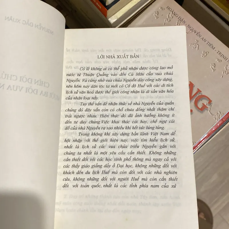 CHÍN ĐỜI CHÚA, MƯỜI BA ĐỜI VUA NGUYỄN (XB 1998) 502416