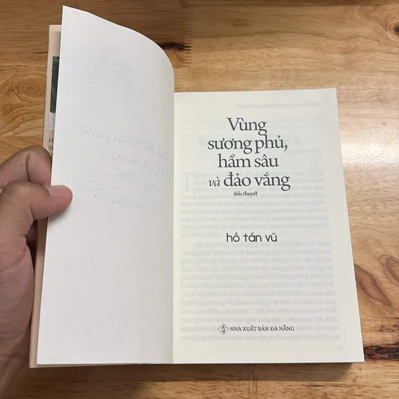 [Chữ Ký Tác Giả] - II Tiểu Thuyết: Vùng Sương Phủ, Hầm Sâu Và Đảo Vắng - Hồ Tấn Vũ - 2025 689796