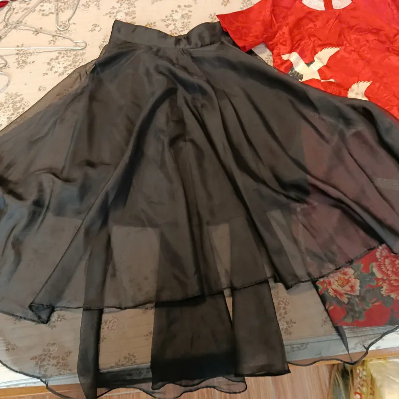 Áo dài hoa gấm kèm chân váy đen dài size M  1022450