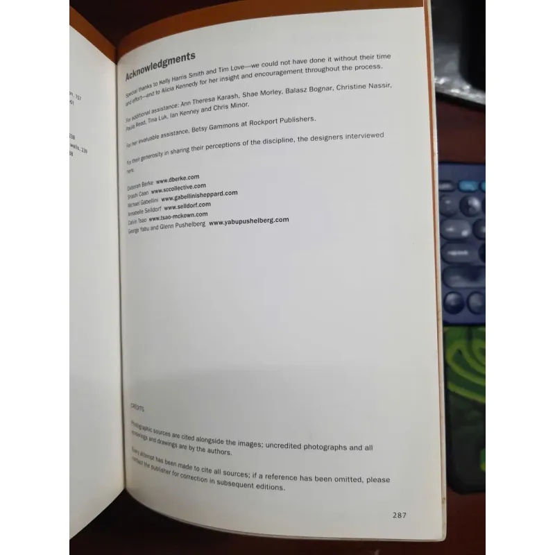 Sách Color space style 782063