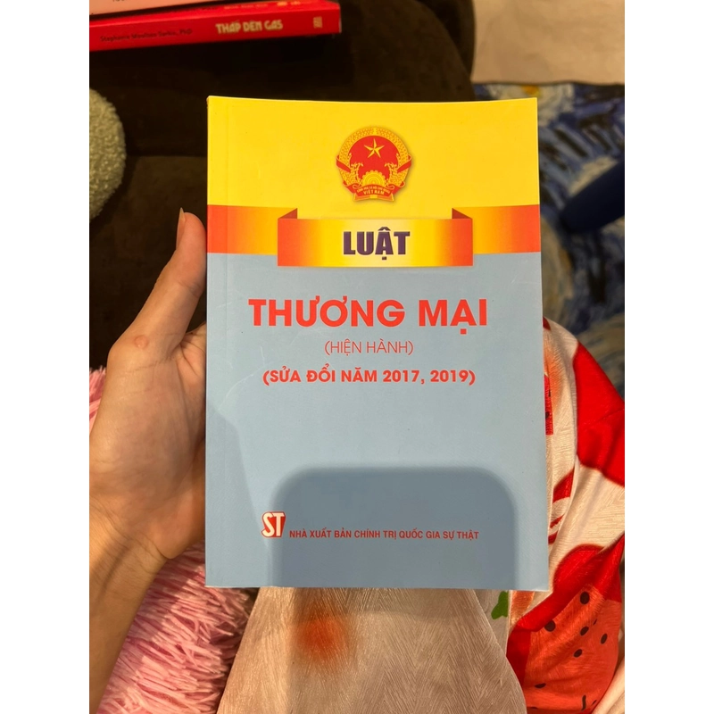 Luật thương mại nhà xuất bản chính trị quốc gia sự thật  283098