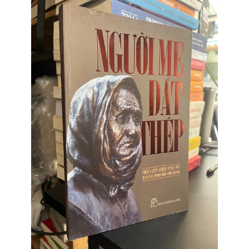 Người mẹ đất thép 495811