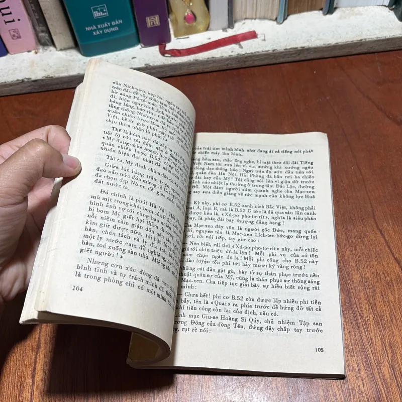 [Sách 8x] - II Truyện Tình Báo: Đen Vỏ Đỏ Lòng (Tập 2) - Mai Thanh Hải - 1988 927341