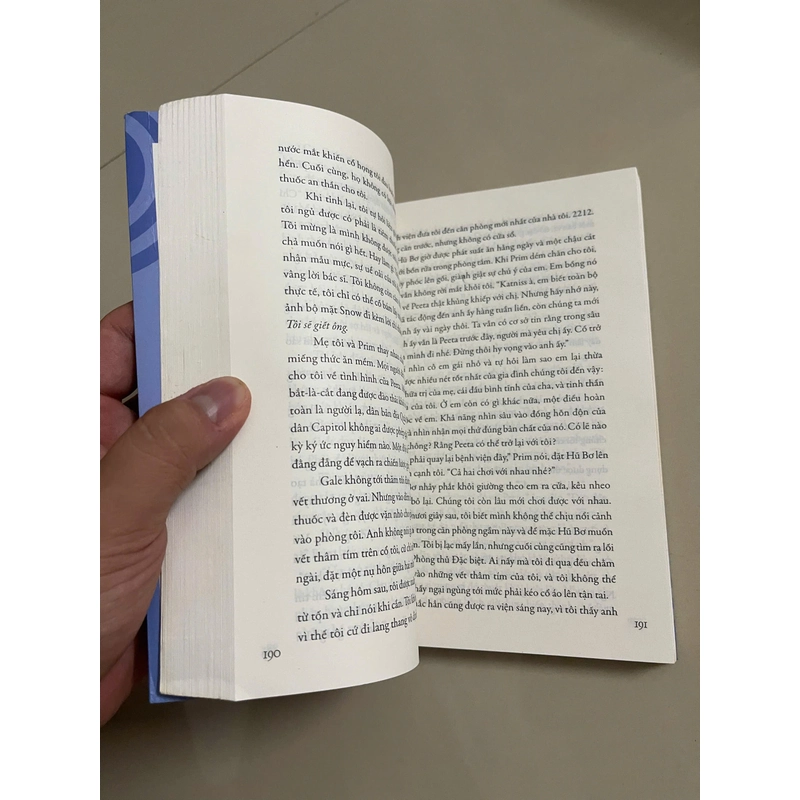 Húng Nhại - Suzanne Collins, mới 85% (chữ ký chủ cũ trang đầu) (Hoi) 34868