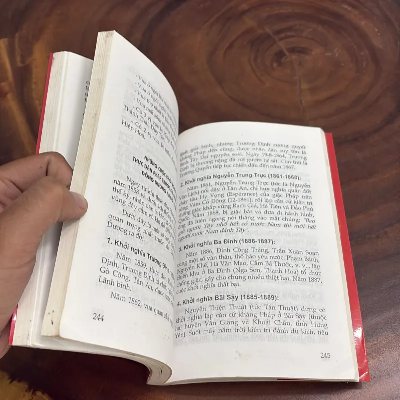 II Sách Lịch Sử: Tóm Tắt Niên Biểu Lịch Sử Việt Nam - Hà Văn Thư, Trần Hồng Đức - 2009 1022417