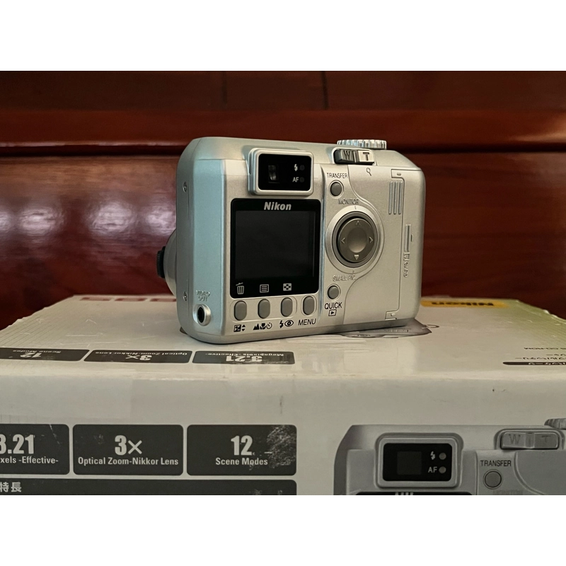 Nikon coolpix 885 3.2megapixels (fullbox) 381150