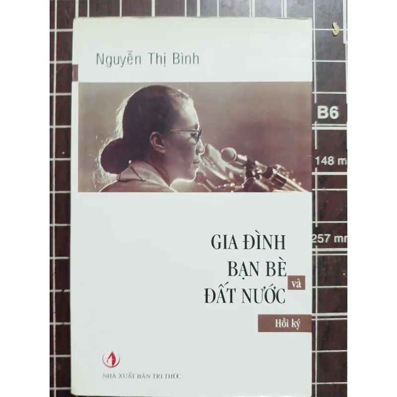 Gia đình bạn bè và đất nước hồi ký - Nguyễn Thị Bình 731140
