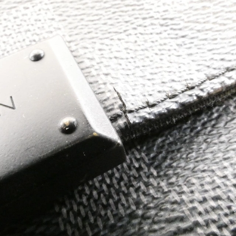 Túi xách vai Louis Vuitton Damier Graphite District PM N41260 - Hàng hiệu Chính hãng 802385