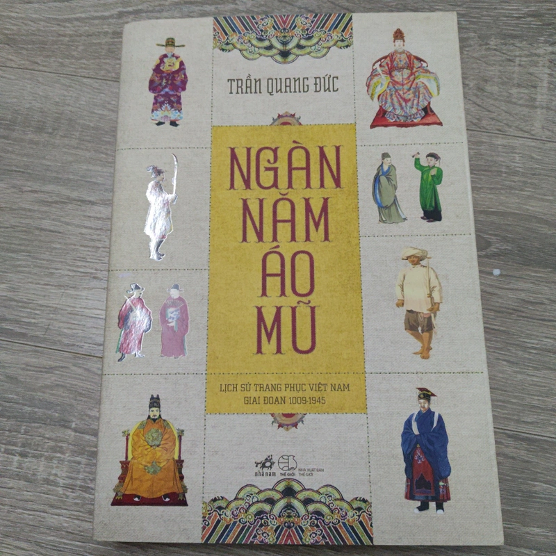 Ngàn Năm Áo Mũ - Lịch Sử Trang Phục Việt Nam 1009 - 1945 - Trần Quang Đức  530443