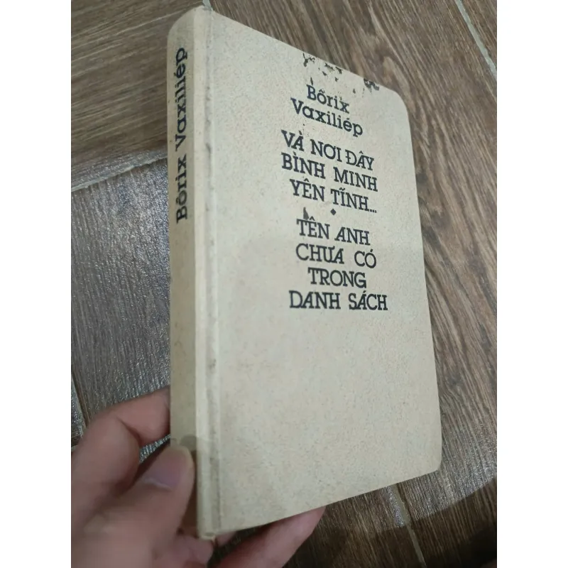 Và Nơi Đây Bình Minh Yên Tĩnh - Tên Anh Chưa Có Trong Danh Sách 995183