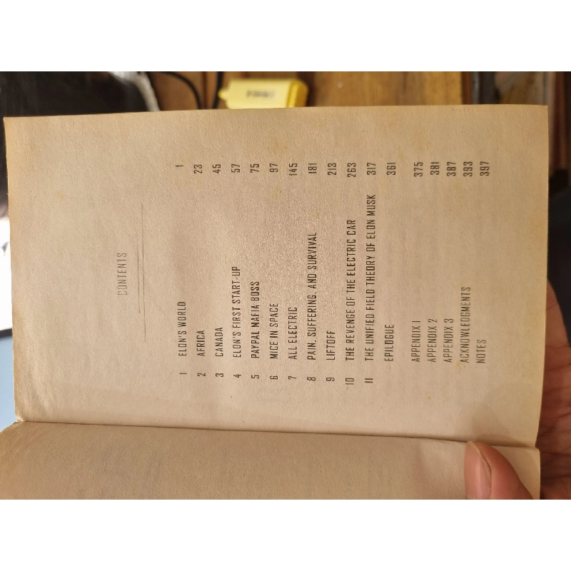 ELON MUSK : HOW THE BILLIONAIRE CEO OF SPACEX AND TESLA IS SHAPING OUR FUTURE - ASHLEE VANCE 120029