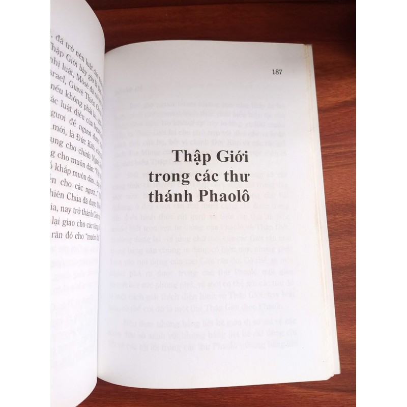 THẬP GIỚI Luật của Tự Do và Tình Yêu - Edouard Hamel Sj 186830