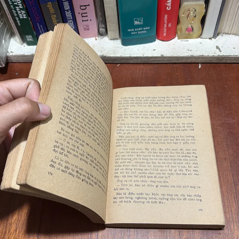 [Sách 8x] - II Truyện Ngắn Chọn Lọc: Vòng Hoa - PIRANĐELÔ - 1982 797578