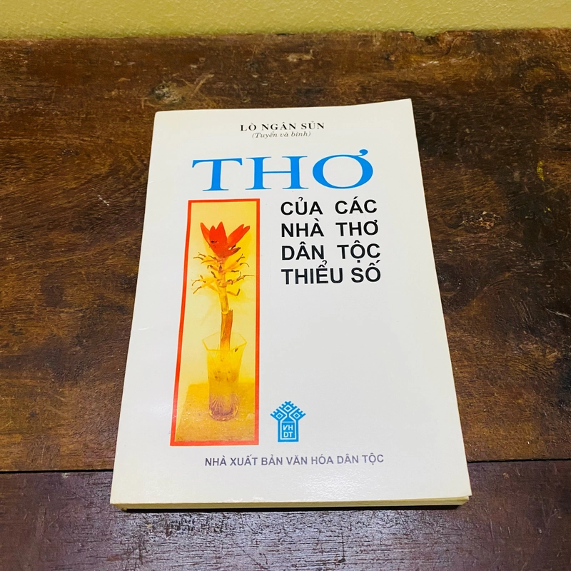 Thơ của các nhà thơ dân tộc thiểu số - Lò Ngân Sủn  320491