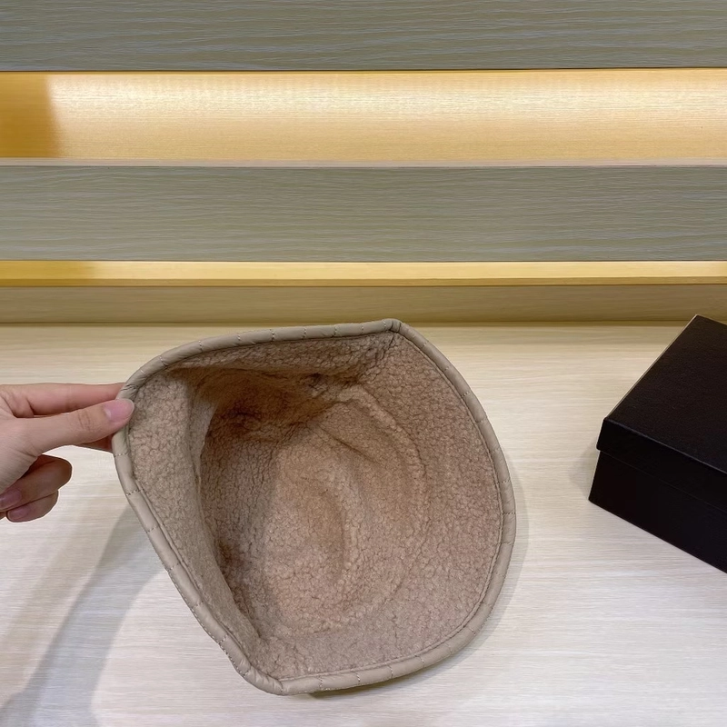 Mũ bucket chanel  521840