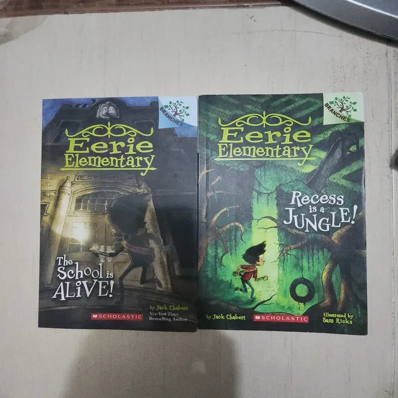Sách combo 2 quyển Eerie Elementary mới 90% 533989