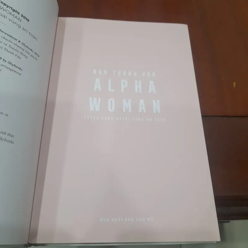 Alpha woman NGO THANH VAN, thành công ngoài vùng an toàn (có đề tặng của nữ diễn viên) 739048