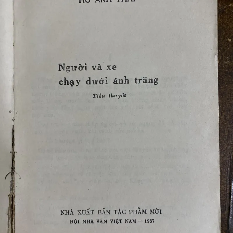 Người và xe chạy dưới ánh trăng- Hồ Anh Thái 1025538