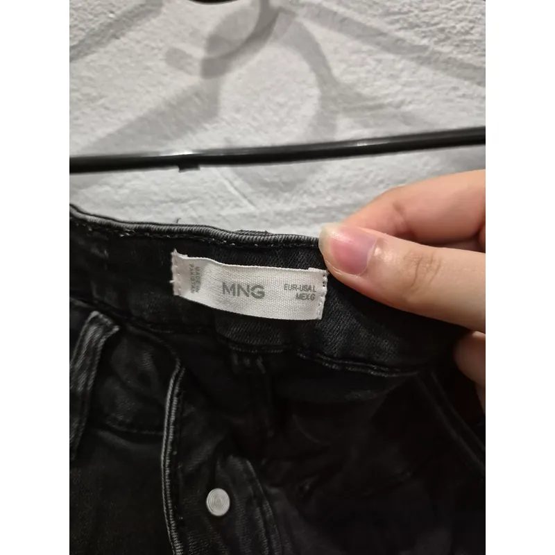 Quần jeans dài nam MNG (sz L) chính hãng (đã qua sử dụng) 738195