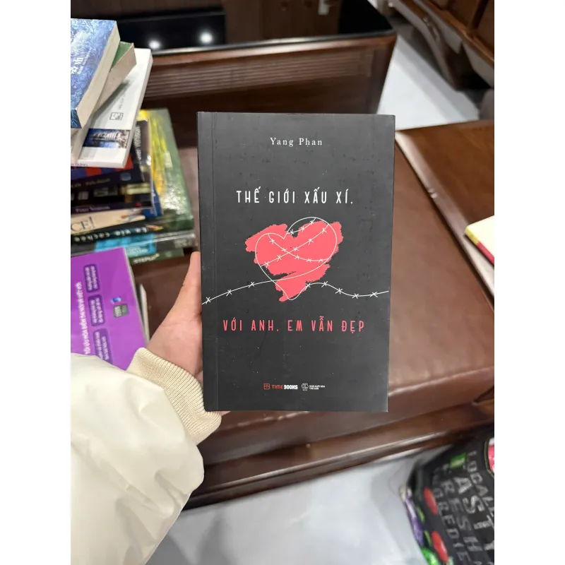 THẾ GIỚI XẤU XÍ, VỚI ANH EM VẪN ĐẸP – YANG PHAN- K3 1011304