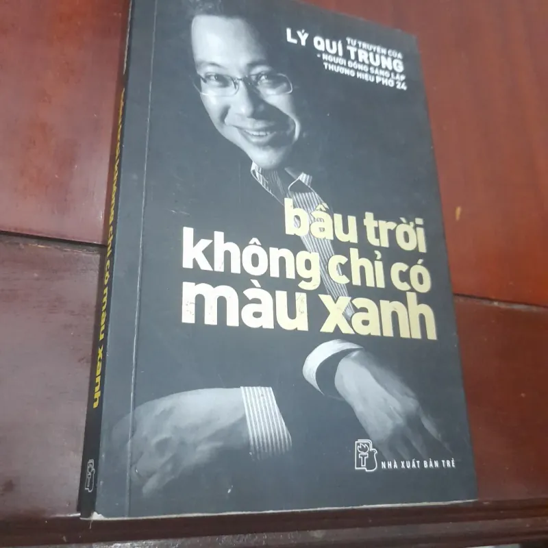 Tự truyện Lý Quý Trung - BẦU TRỜI KHÔNG CHỈ CÓ MÀU XANH 751727