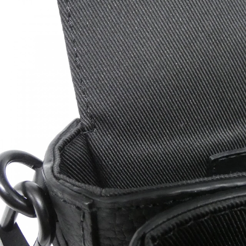 Túi đeo vai Louis Vuitton Trillon Monogram S Lock Vertical Wearable Wallet M81524 - Hàng hiệu Chính hãng 802868