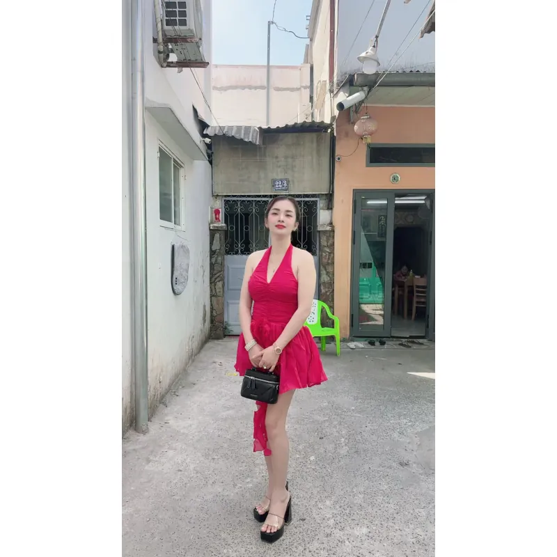 Đầm tơ yếm hở lưng có đệm ngực mềm cuộn bông kèm quần  1033109