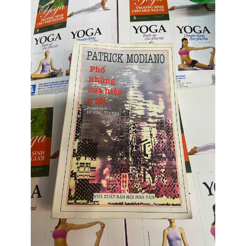 Phố những cửa hiệu u tối - Patrick Modiano (Sách văn học) VAVO 1043192