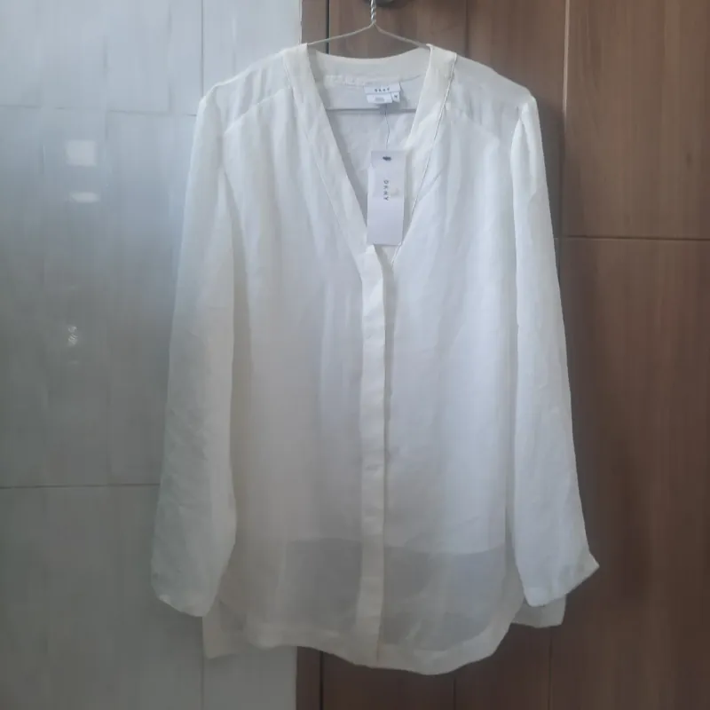 Áo nữ lụa trắng của DKNY 925543