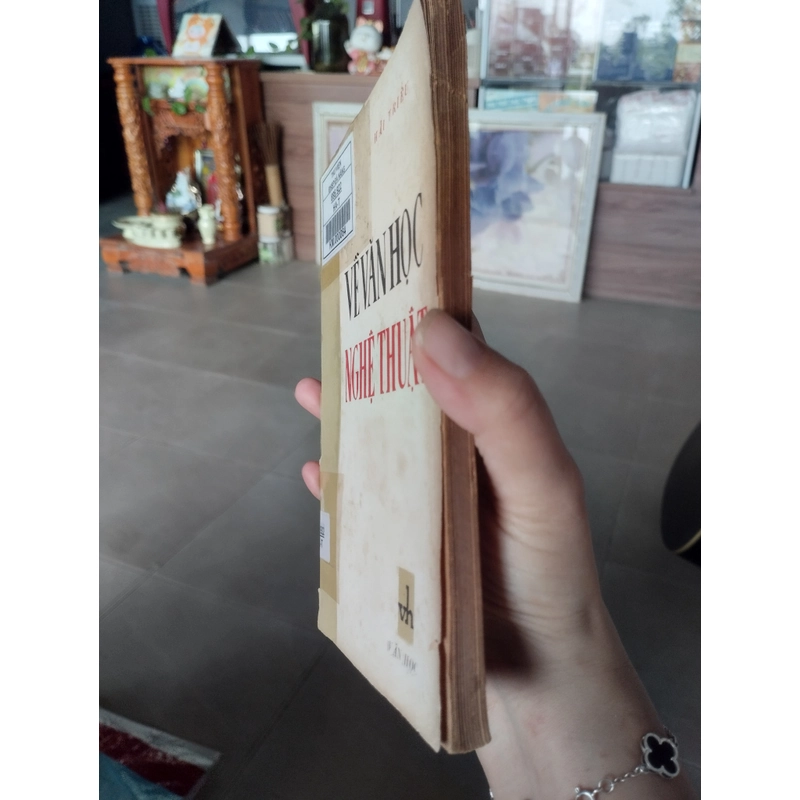 Về Văn Học Nghệ Thuật 496425