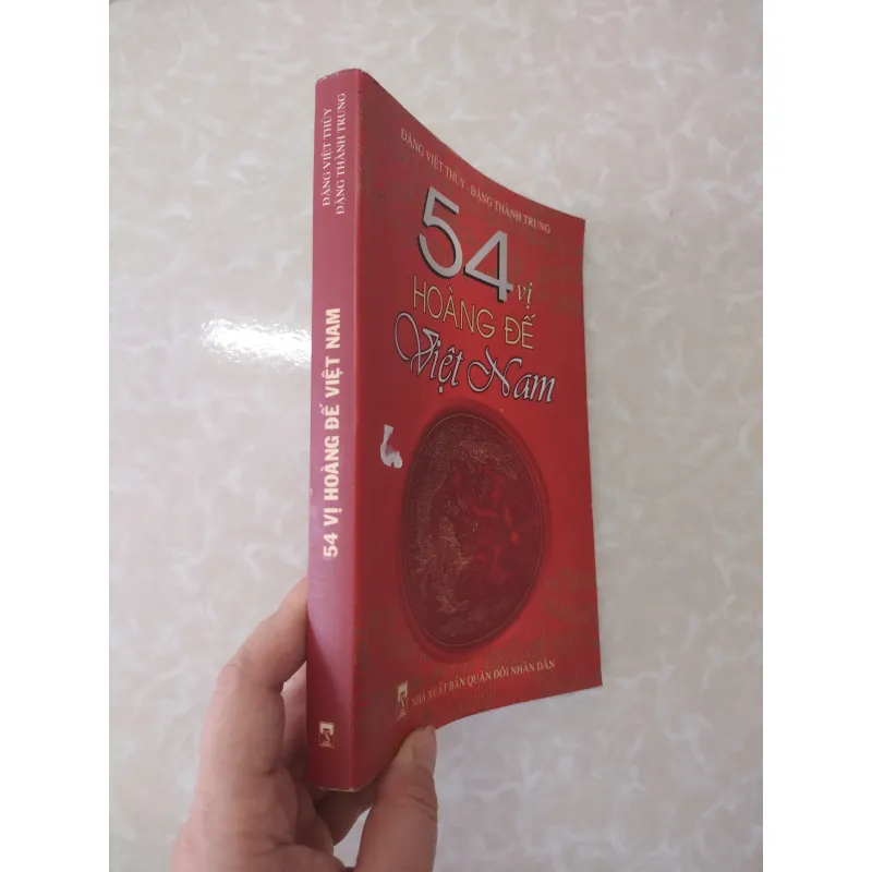 Sách: 54 vị hoàng đế Việt Nam Tác giả: Đặng Việt Thuỷ - Đặng Thành Trung 707597