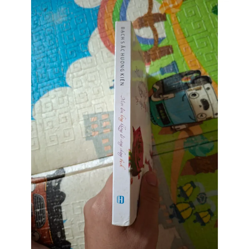 Một đóa hồng không đỏ cũng chẳng bạch 999833