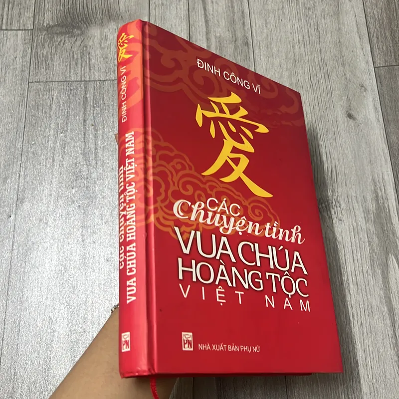 Các chuyện tình của vua chúa hoàng tộc việt nam. 3b4 575010