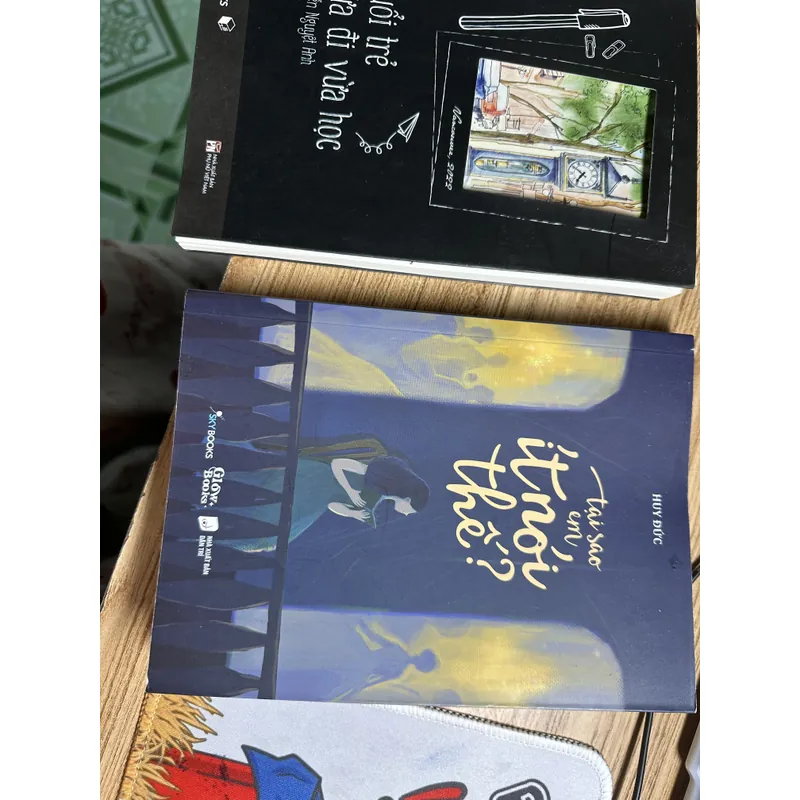 Sách lộn xộn có 7 cuốn 688199