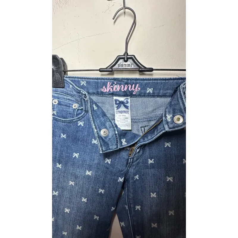 Quần jeans nữ slimfit thắt nơ họa tiết nơ nhỏ màu xanh đậm 734231