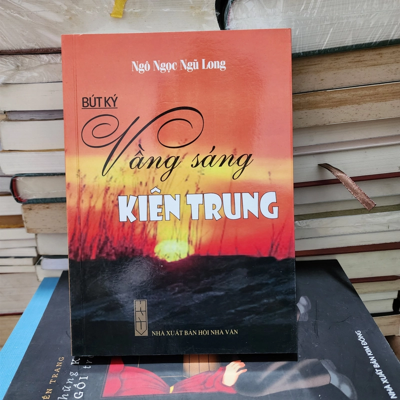 Vầng sáng kiên trung, bút ký 416388