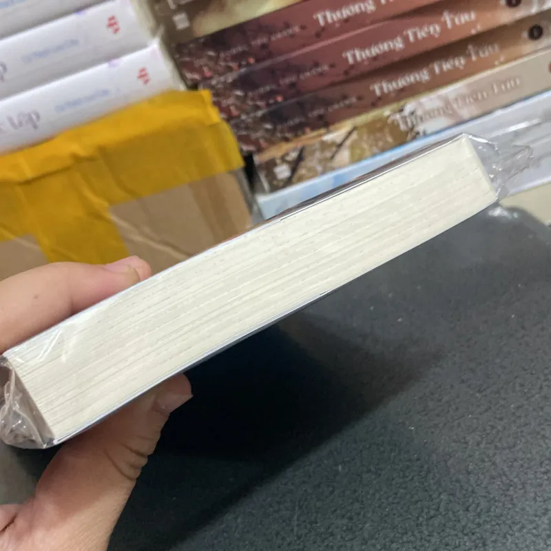 (Trinh thám) - Lò Mổ Linh Hồn - Suruthi Bala & Hannah Maguire 976180