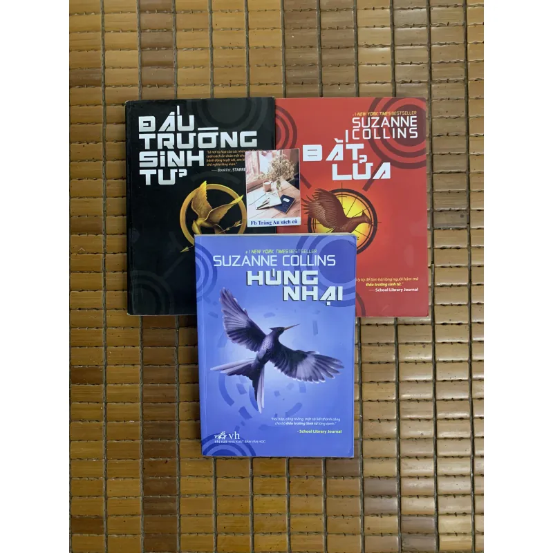 Suzanne Collins - Đấu trường sinh tử, Húng nhại, Bắt lửa 1020462