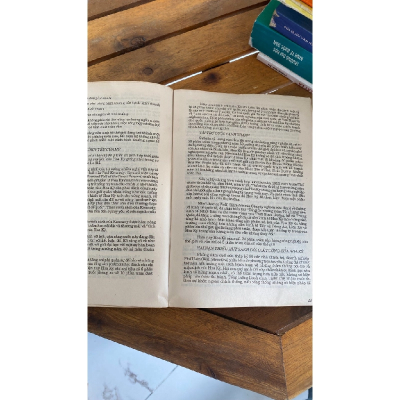 CÁC XU THẾ LỚN NĂM 2000 <br> Tác giả: John Naisbitt & Patricia Aburdene 530113