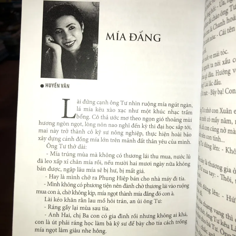 Tuyển tập văn xuôi tạp bút 1028208