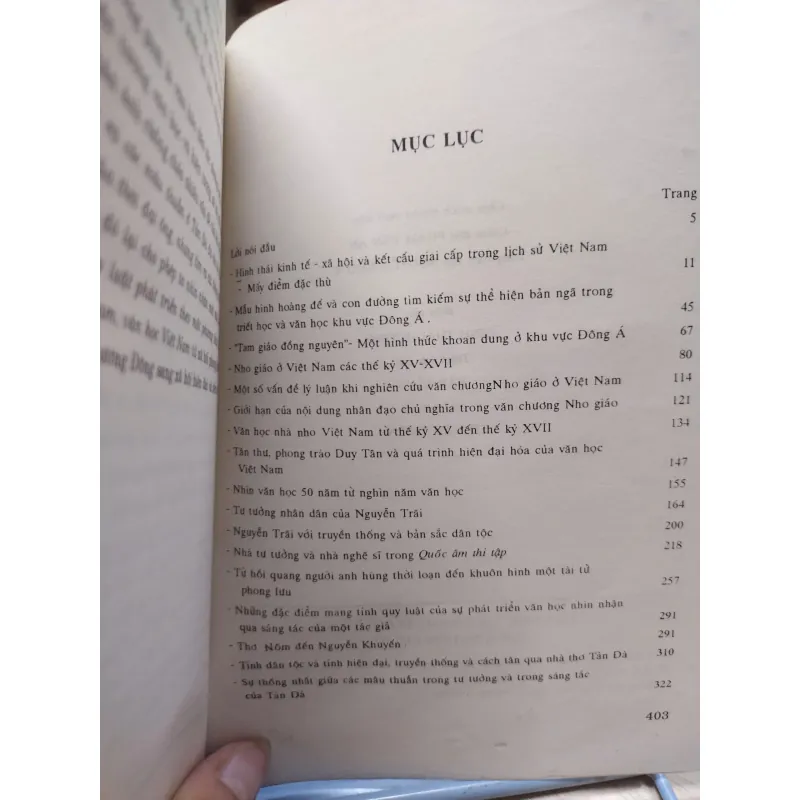 sách -  Văn học Việt Nam Dòng riêng giữa nguồn chung -  Trần Ngọc Vương (A1) 565011