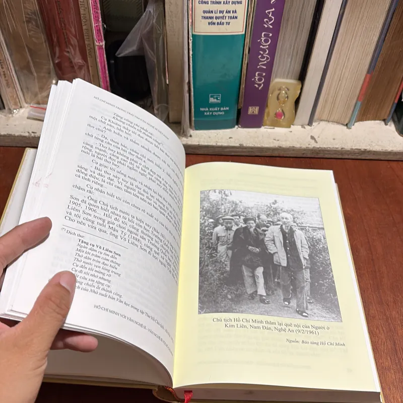 II Hồ Chí Minh Với Văn Nghệ Sĩ (Tập 4) - 2012 1009174