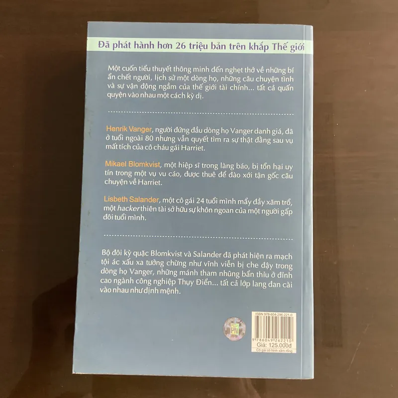 [NOIR - BÍ ẨN] Cô gái có hình xăm rồng - Stieg Larsson 716139