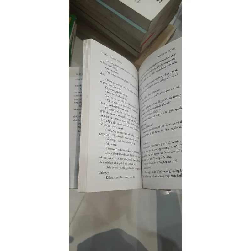 "Hãy Cứu Em" của Guillaume Musso 👣 691449