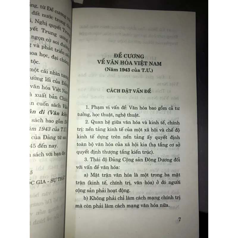 “Văn hoá soi đường cho quốc dân đi” (văn kiện của Đảng về văn hoá) 723016