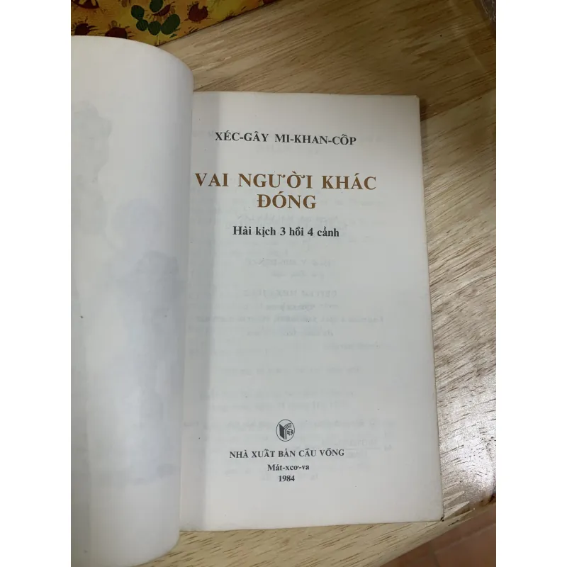 Vai Người Khác Đóng - Xéc-Gây Mi-Khan-Cốp 925855