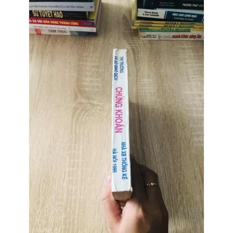 THỊ TRƯỜNG VÀ SỞ GIAO DỊCH  1022553