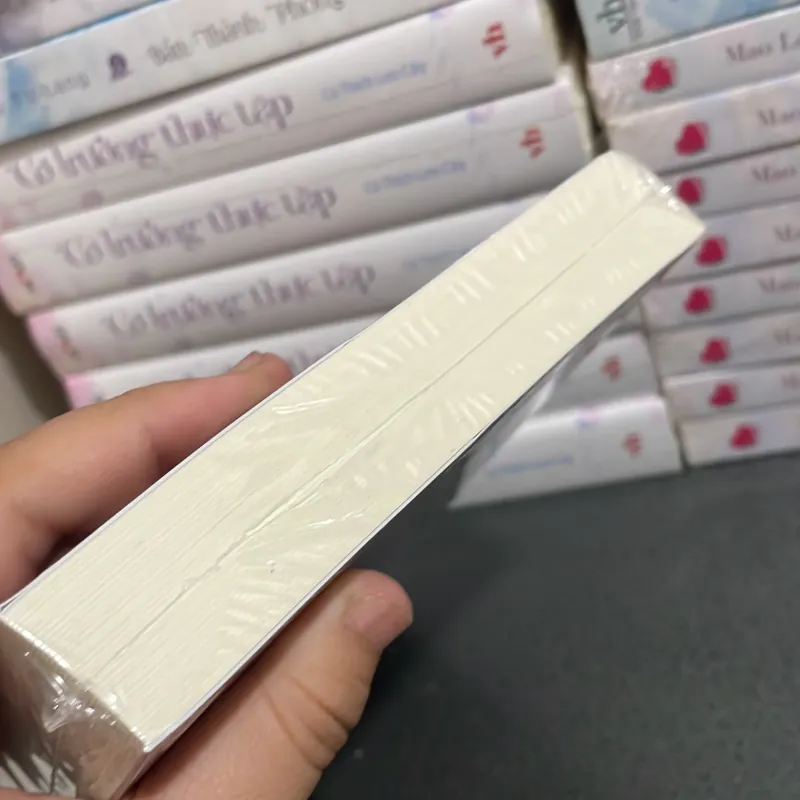 giữa thế gian muôn màu, tôi chọn vẽ chính tôi - Cao Lâm 998034